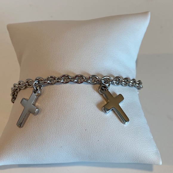 Women’s 7” Stainless Steel cross bracelet - Picture 4 of 4
